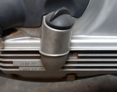 thay nhớt xe Vespa